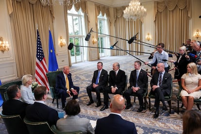 Las delegaciones de Estados Unidos y la Unión Europea, el 27 de julio pasado en Turnberry (Escocia).
