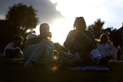 Ambiente de relax en el césped de Wimbledon.