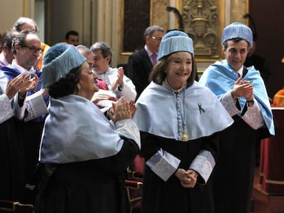 La actriz Nuria Espert, tras ser investida doctora honoris causa.