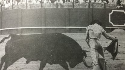 Pepe Luis Vargas torea a la verónica, en La Maestranza en la década de años 80.