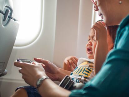 Los bebés y los niños tienen que estar protegidos por la ley, es decir, nadie puede cuestionar que se suban a un avión.