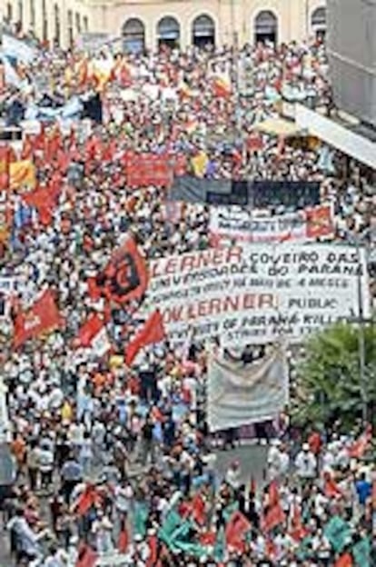 Manifestación antiglobalización en Portoalegre.