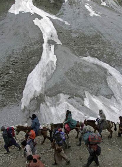 El calentamiento abre nuevas vías entre las nieves del Himalaya.