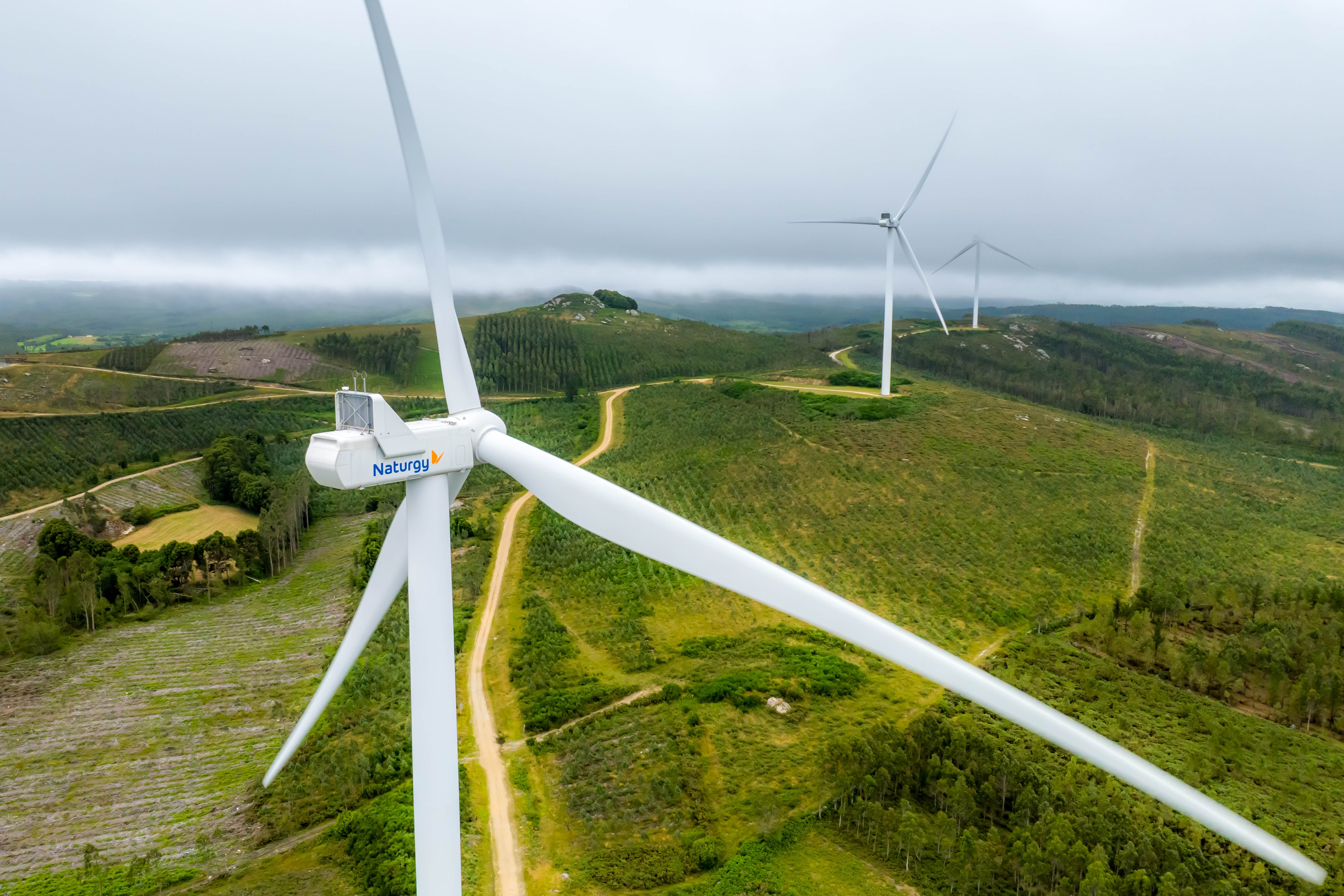 Naturgy firma un préstamo de 1.000 millones con el BEI para invertir en renovables en España