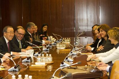 Ban Ki-moon, en una reuni&oacute;n con la canciller colombiana Mar&iacute;a &Aacute;ngela Holgu&iacute;n.