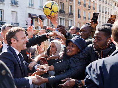 Emmanuel Macron, durante un acto de campaña este jueves en Saint-Denis, un suburbio al norte de París.