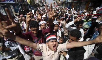 Protesta anti Huti en Taiz, al suroeste de Yemen, ayer 13 de febrero. 