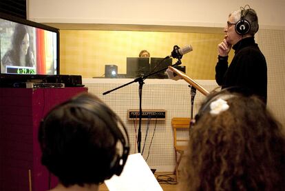 Grabación del audio que acompaña al cortometraje en la Facultade de Xornalismo de Santiago.