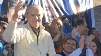 Carlos Menem en un acto de campaña en La Rioja, su provincia.