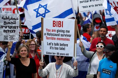 Protesters gather outside the Knesset ahead of mass protests in Jerusalem, Israel, on March 27, 2023.