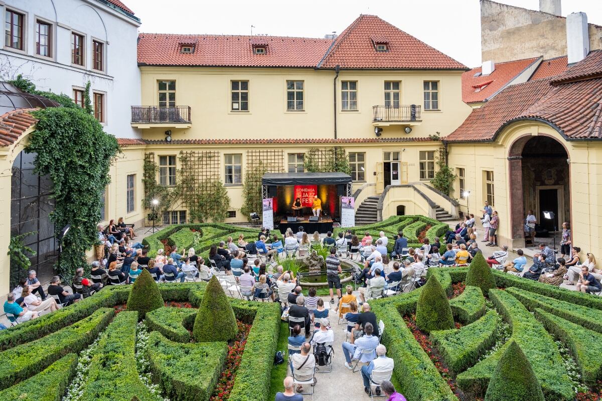 Uno de los conciertos del Bohemian JazzFest en el parque Vrtba, el jardín barroco más antiguo de Praga.  