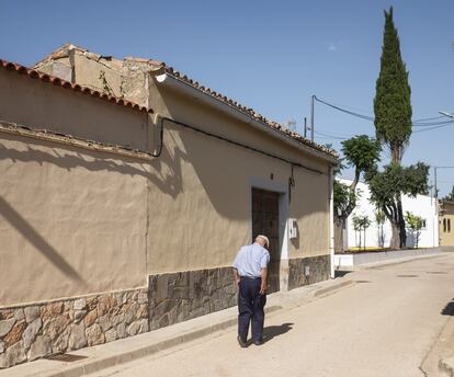 La alcaldesa socialista de Balsa de Ves lamenta: “Las políticas para el desarrollo rural se hacen desde despachos donde somos números y da igual que alguien enferme y no pueda ir al médico”.