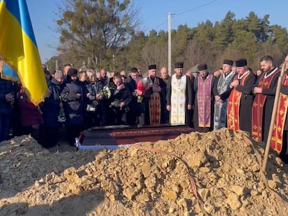 El entierro de  Kylik Sergii en el cementerio de Starychi.