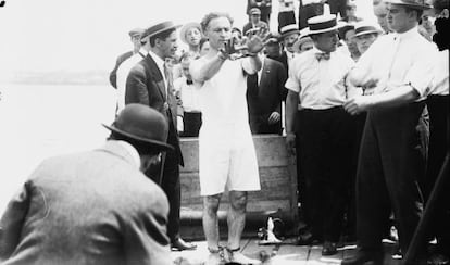 Harry Houdini en una actuaci&oacute;n.