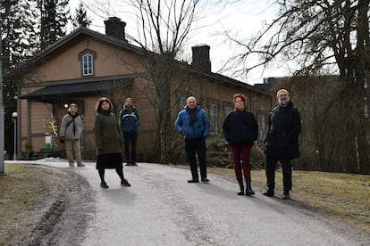 De izquierda a derecha, Olha Svidina, Ksenia Peretrukhina, Mijaíl Durnenkov, Uladzímir Ushakou, Anis Kvonidova y Pável Semchenko.