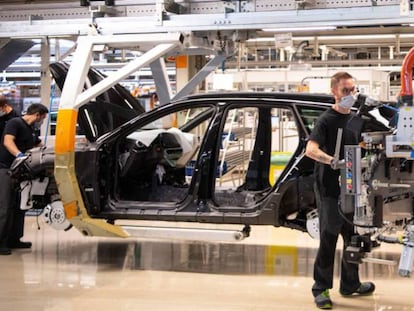 Trabajadores en la fábrica de Seat en Martorell (Barcelona). 