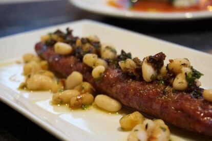 Butifarra con chimichurri de tomate seco y judías