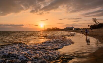 Atardecer en la playa de Maspalomas.