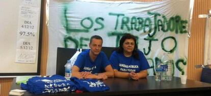 Santiago Manzano y Marisol Pau, en el inicio de la huelga.
