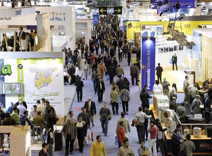 Visitantes y expositores en la última edición del salón internacional  Climatización celebrado en la Feria de Madrid.