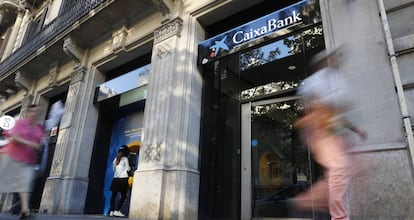 Sucursal de La Caixa en la Ramblas de Cataluña, en Barcelona.