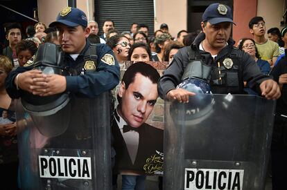 Homenaje a Juan Gabriel en la plaza Garibaldi, en ciudad de México, el 30 de agosto de 2016.