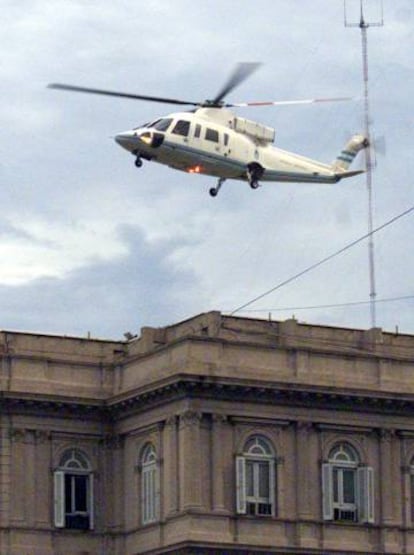 De la Rúa abandona a Casa Rosada no helicóptero presidencial, em 20 de dezembro de 2001.