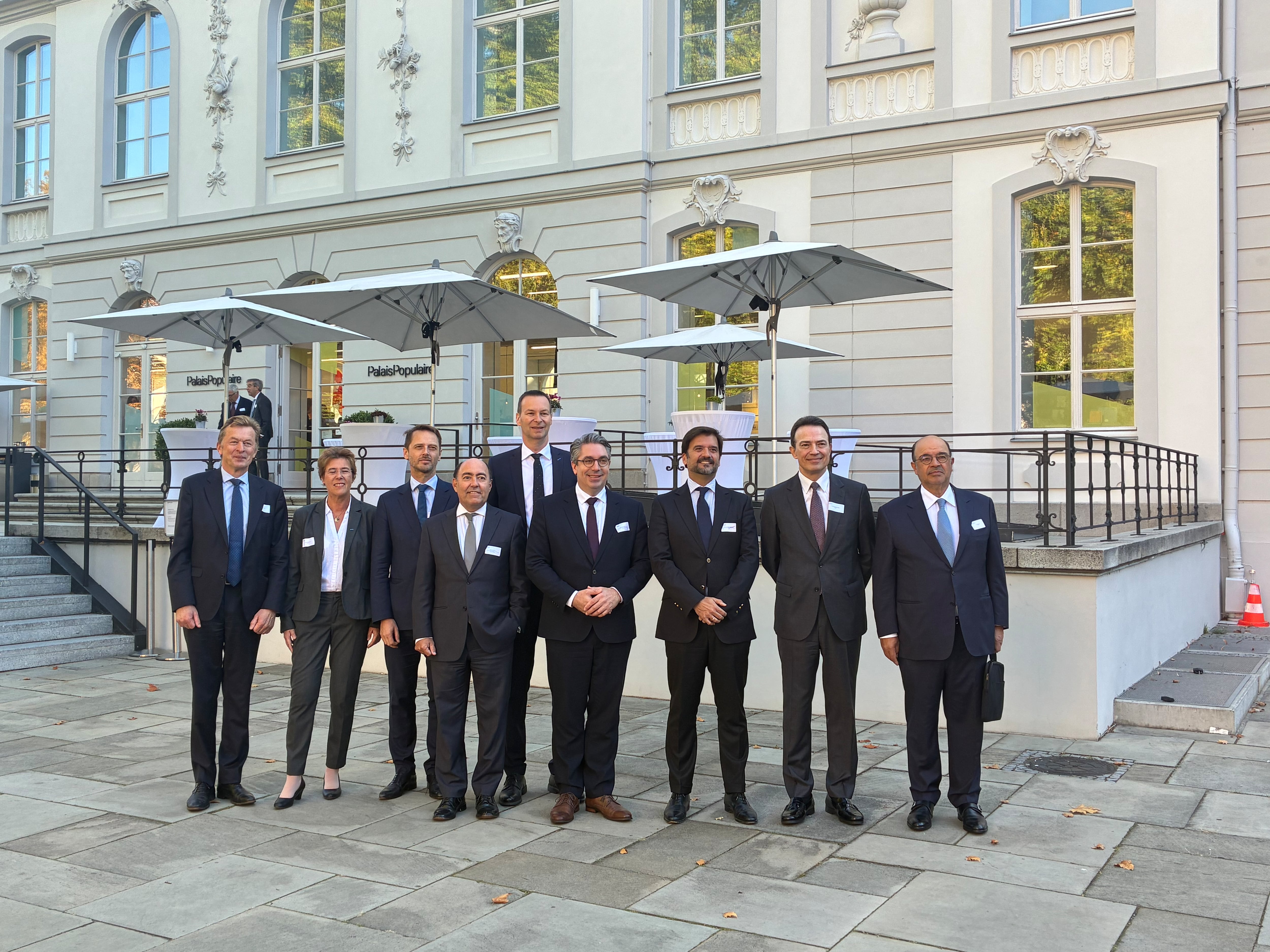 Los representantes de los gobiernos de España, Alemania, Francia y Portugal, y de los operadores Enagás, (España), OGE (Alemania), NaTran y Teréga (Francia) y Portugal (REN) en Berlín este miércoles. Cedida por Enagás.