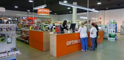 Interior de una tienda de Optimus en Catalu&ntilde;a.