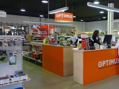 Interior de una tienda de Optimus en Catalu&ntilde;a.