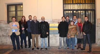 Dirigentes de UPyD, en la protesta ante el Ayuntamiento de Valencia. 