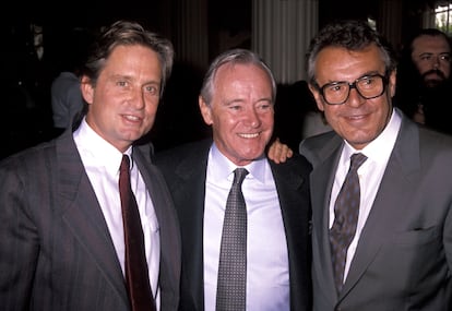 Michael Douglas, Jack Lemmon y Milos Forman en 1990.