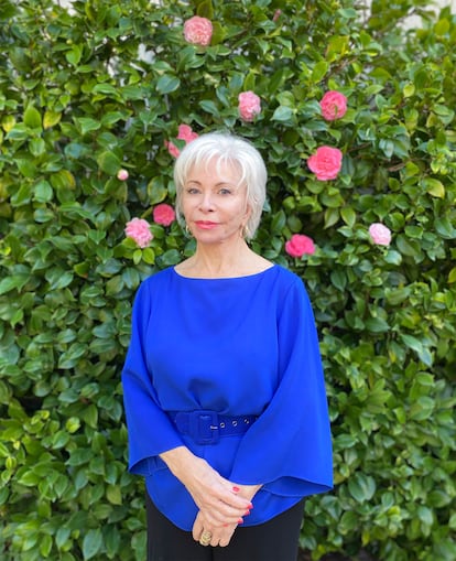  Isabel Allende in the garden of her home.