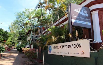 Centro de Información en la localidad de San Bernardino, otra ciudad al borde del lago. Desde allí se procura monitorear el estado de las aguas.