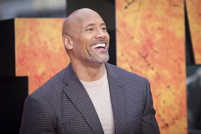 Dwayne Johnson entrou no debate ‘showergate’ para esclarecer sua postura a respeito.