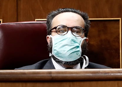 Vox deputy José María Sánchez García, wearing a protective mask, listens to the prime minister in Congress on Wednesday.