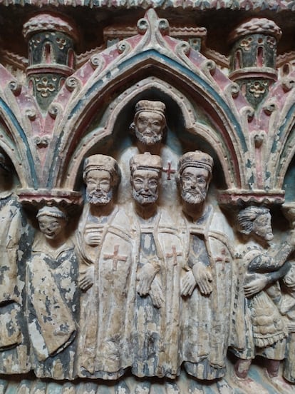 Caballeros templarios representados en el sepulcro del infante don Felipe (siglo XIII), en la iglesia de Villalcázar de Sirga (Palencia).