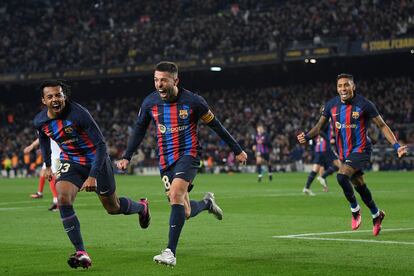 Jordi Alba celebra su gol durante el partido entre el Barcelona y el Sevilla, en el Camp Nou, el pasado domingo.