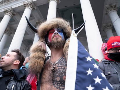 Seguidores de Donald Trump que asaltaron este miércoles el Capitolio de Estados Unidos.