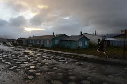 Puerto Willliams es tierra yagán y es considerada la ciudad más austral del planeta, más al sur solo hay un asentamiento de varias casas y un puesto militar en Puerto Toro.