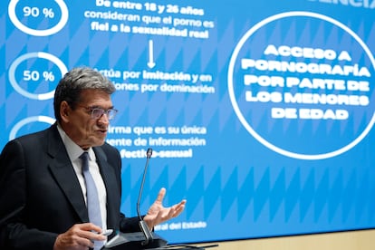 El ministro para la Transformación Digital y de la Función Pública, José Luis Escrivá, este lunes durante la presentación de los avances en la herramienta de verificación de edad del Gobierno.