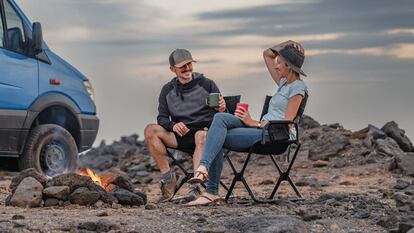 Una silla de camping es perfecta para descansar en cualquier lugar.