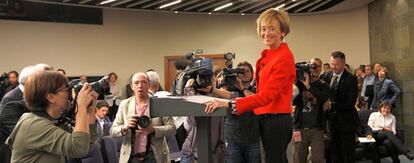 La vicepresidenta María Teresa Fernández de la Vega, antes del inicio de la rueda de prensa en Moncloa con la que se ha despedido de su puesto en el Ejecutivo.