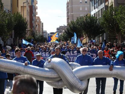 La manifestació en defensa de l'Ebre en marxa.