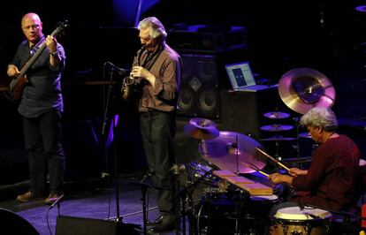El saxofonista Jan Garbarek y su banda durante su actuación en el Festival de Jazz de San Sebastián.