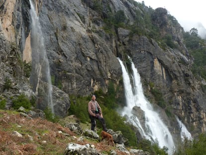 Luis Cano, junto a las cascadas de Los Merguizos, en la Sierra de Cazorla.