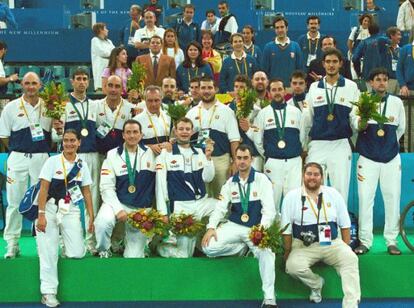 El equipo de los falsos paral&iacute;mpicos, con el oro en Sidney 2000.