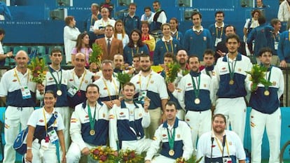 El equipo de los falsos paral&iacute;mpicos, con el oro en Sidney 2000.