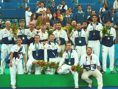 El equipo de los falsos paral&iacute;mpicos, con el oro en Sidney 2000.