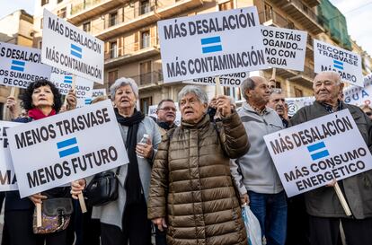 Protesta en valencia del Círculo por el Agua se concentran en defensa del Trasvase Tajo-Segura, el pasado 20 de diciembre. 